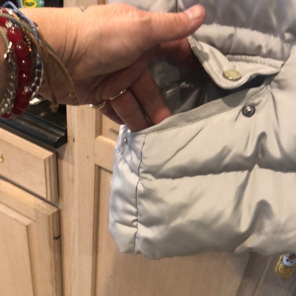 New Talbots puffer vest with hood. Womens size L - Picture 3 of 5